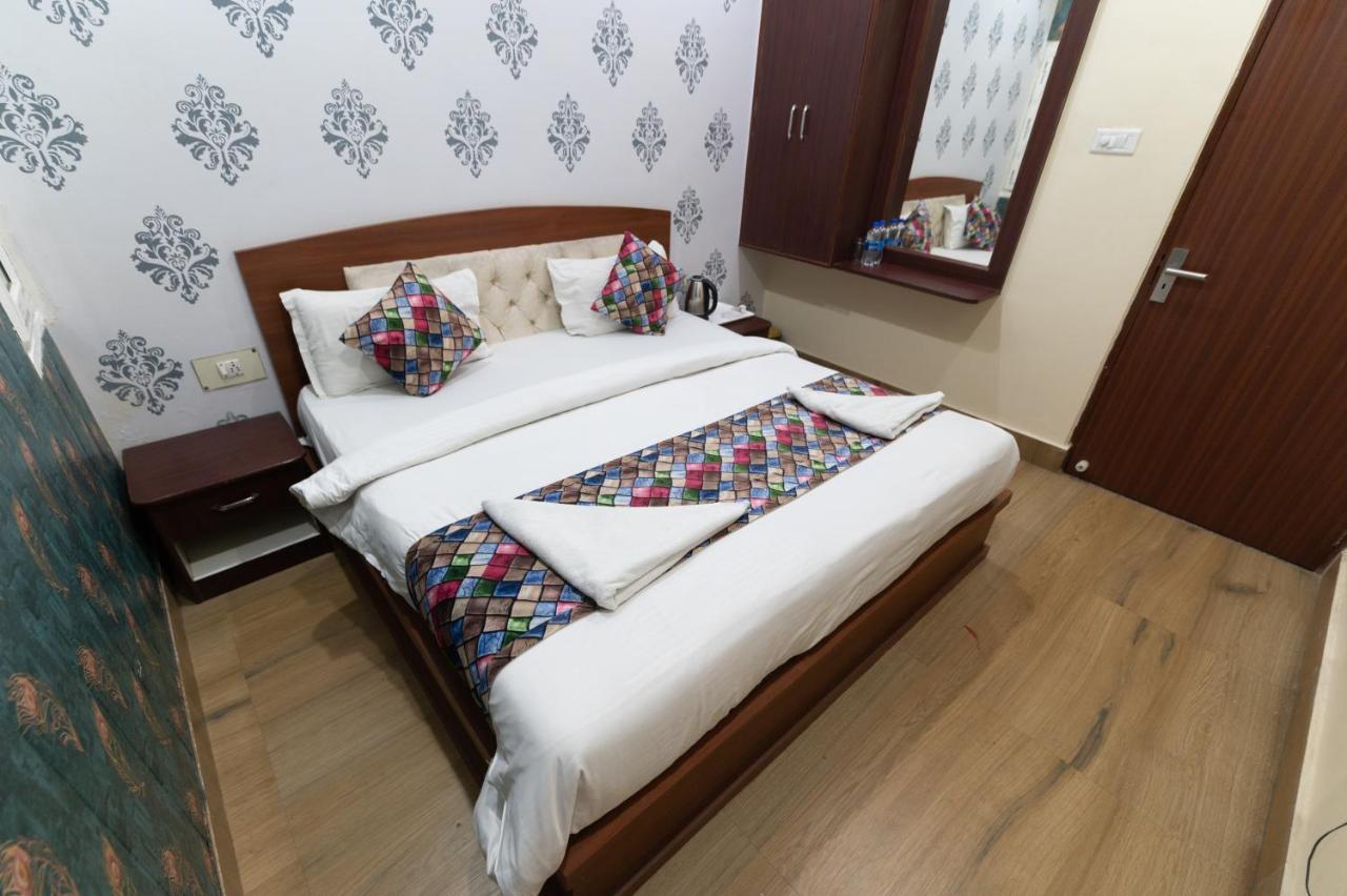 The Century Plaza Hotel Βαρανάσι Εξωτερικό φωτογραφία