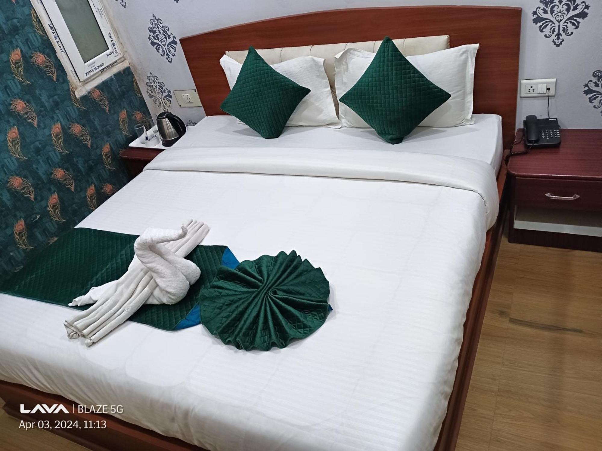 The Century Plaza Hotel Βαρανάσι Εξωτερικό φωτογραφία