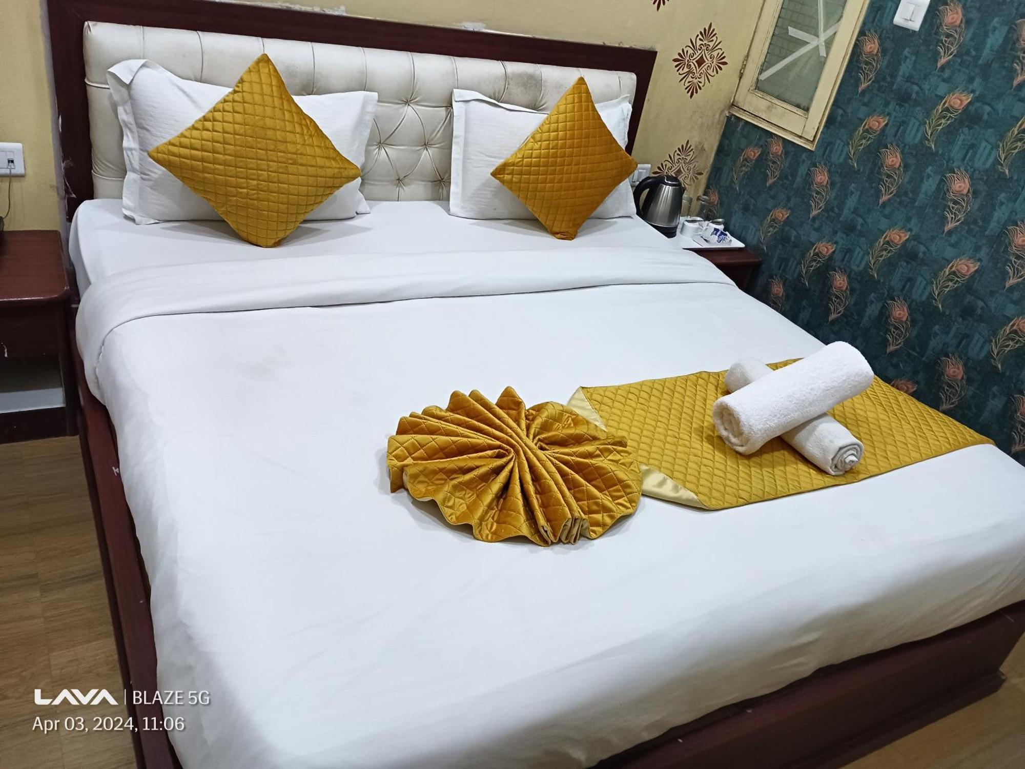 The Century Plaza Hotel Βαρανάσι Εξωτερικό φωτογραφία